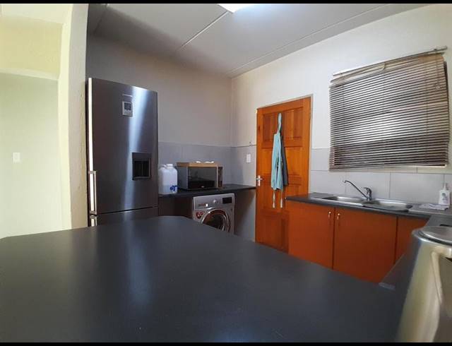 2 BEDROOM APARTMENT FOR SALE IN HEUWELSIG ESTATE